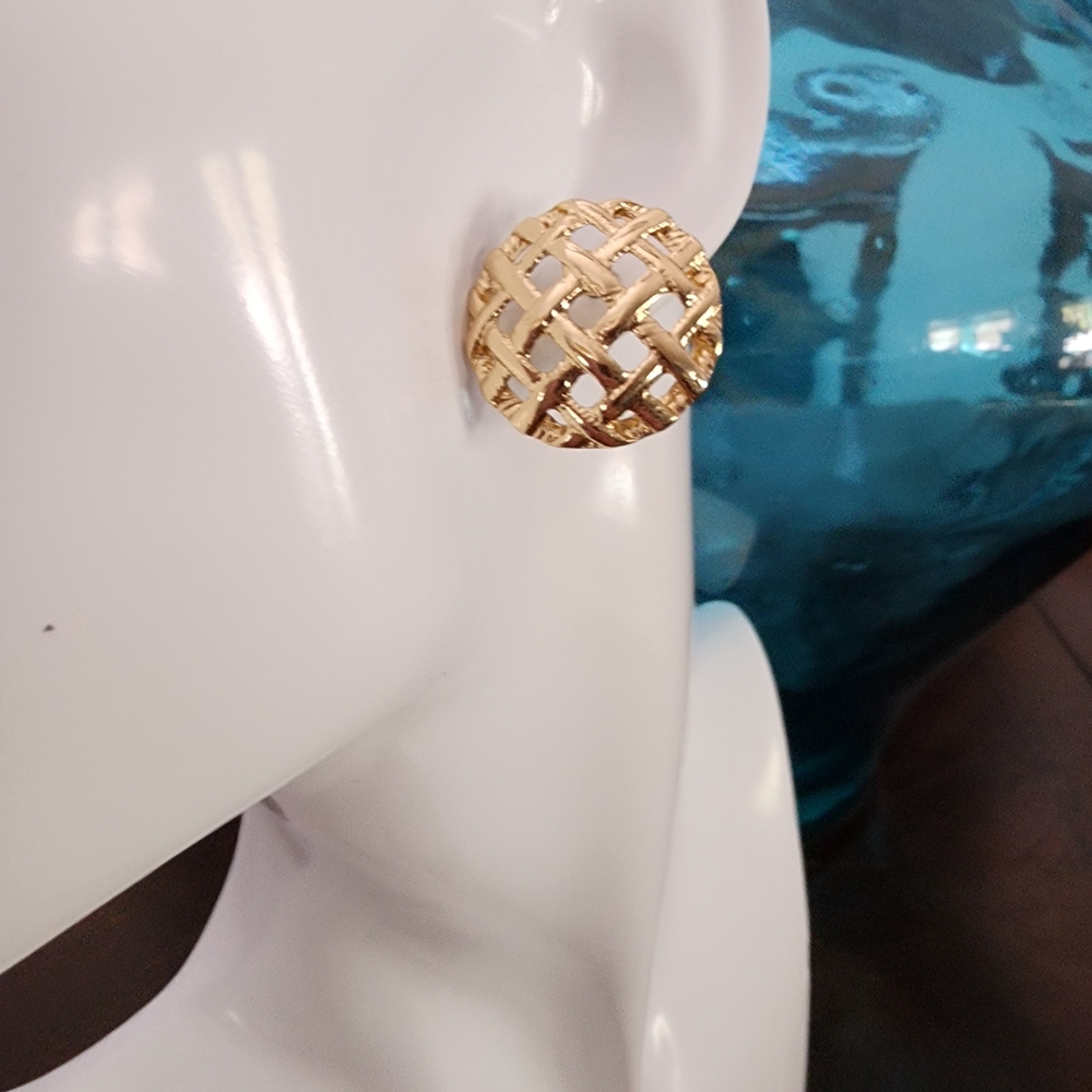 Woven Lattice Round Stud Earrings in Gold for Women